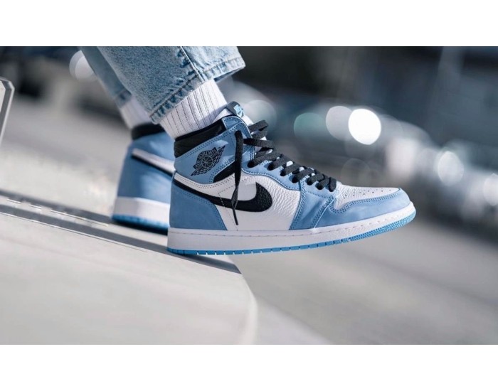 Nike Air Jordan 1 Retro High OG University Blue